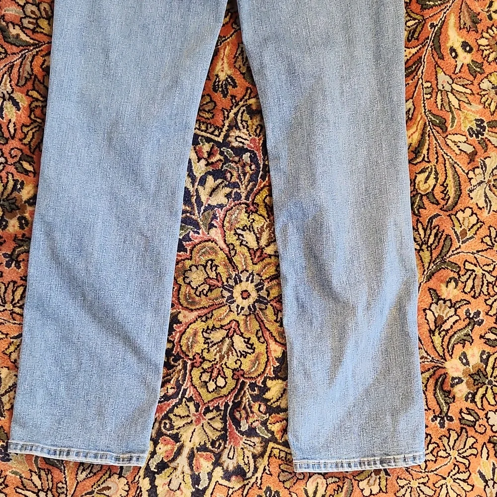 Levi's Lightweight Light Wash Totally Shaping Straight Jeans 28x32 - Picture 7 of 10